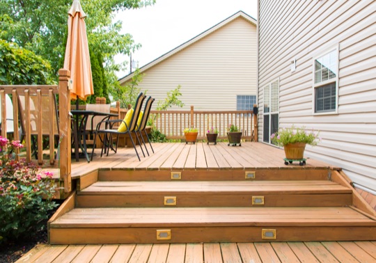 Ilustration : escalier et terrasse en bois